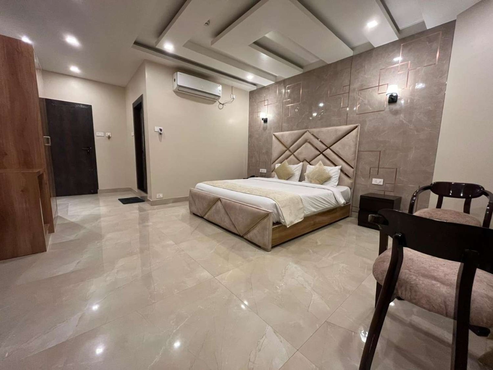 Executive Room - Alternative View